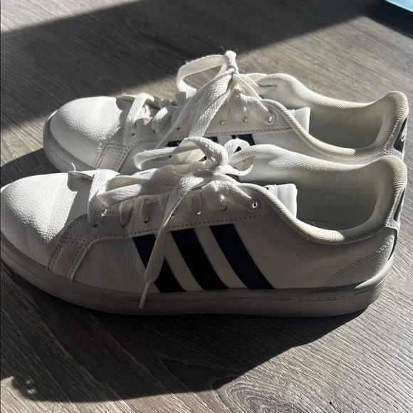 Adidas Classic White and Black Sneakers - Picture 3 of 6